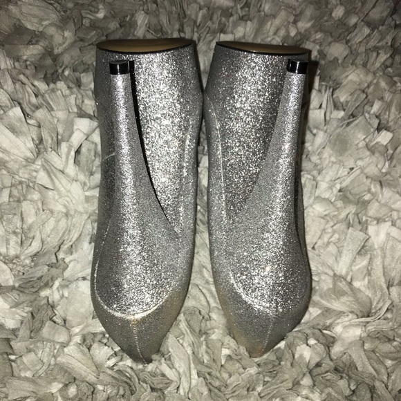 Enzo Angiolini Silver Glitter Pumps - Picture 6 of 14